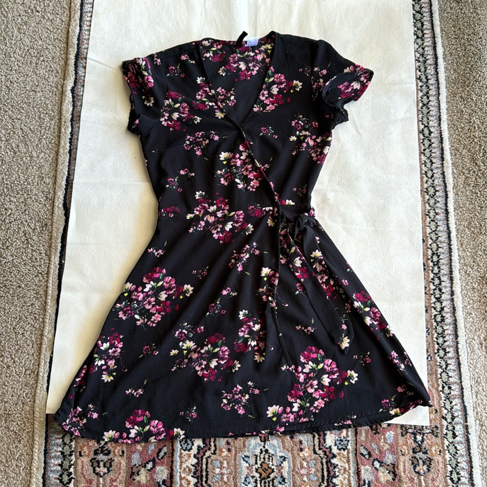 H&M- Floral Snap-Front Closure Dress Size 4